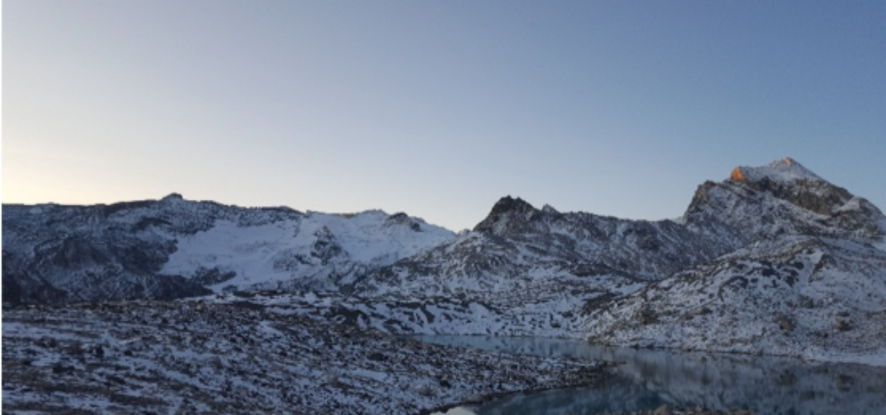 Lac de la Tsanteleina au fond  Roc de Fons Col Basei
